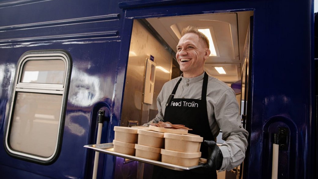 Годуватиме 10 000 людей кожного дня: в Україні створили перший у світі автономний потяг-кухню
