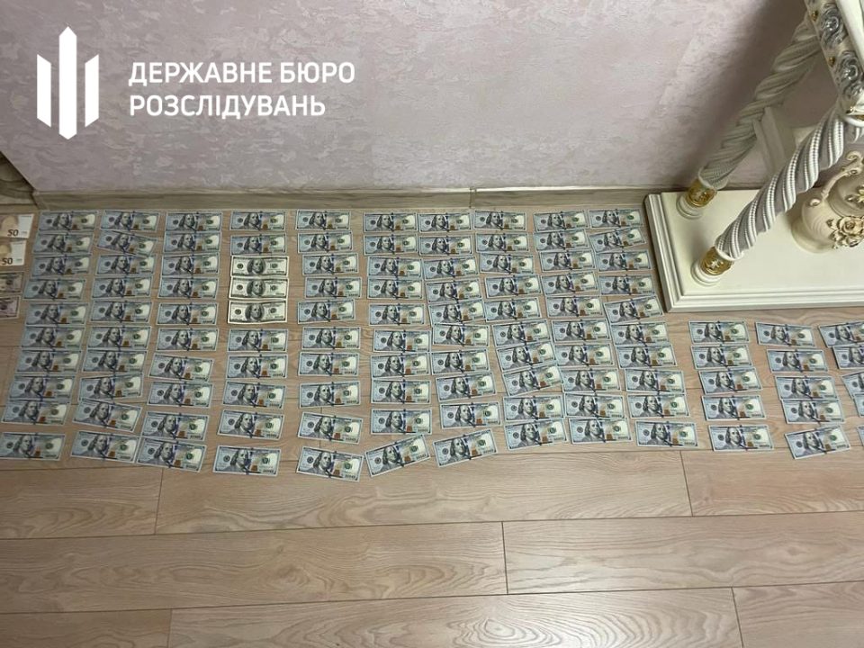 У Дніпрі викрили call-центр який ошукував українських біженців у Польщі (Фото)