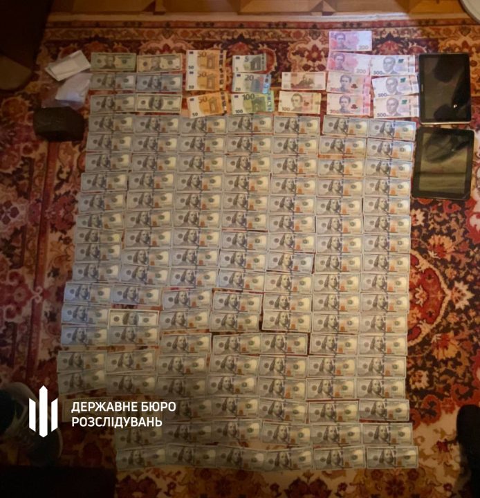 У Дніпрі викрили call-центр який ошукував українських біженців у Польщі (Фото)