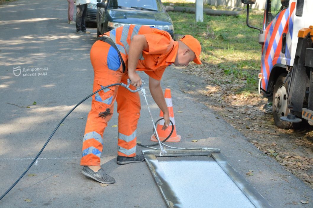 У Дніпрі до нового навчального року оновили ще 120 пішохідних переходів - рис. 3
