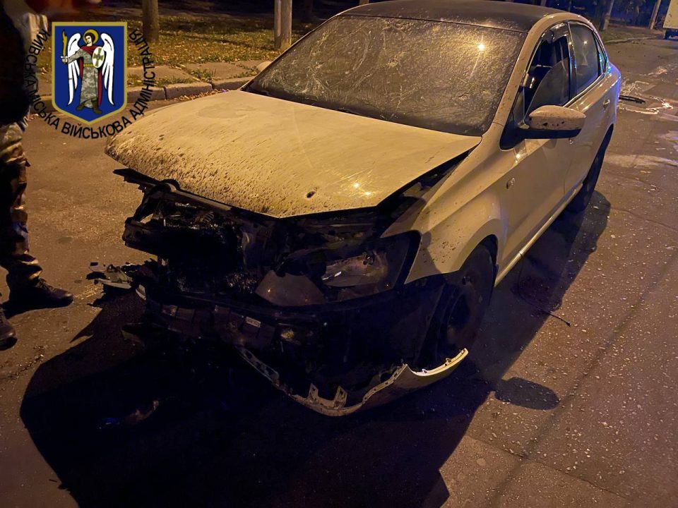 Вночі окупанти атакували Київ "шахедами": є постраждалі та руйнування - рис. 4