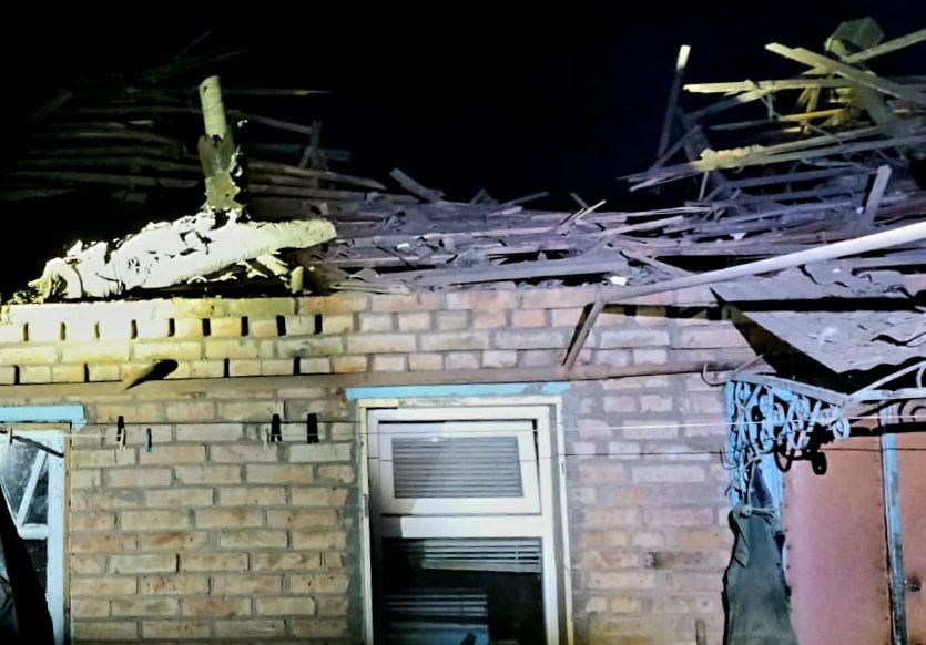 Ночью оккупанты атаковали Кривой Рог и Никопольщину: повреждены многоэтажки, есть пострадавшие - рис. 1