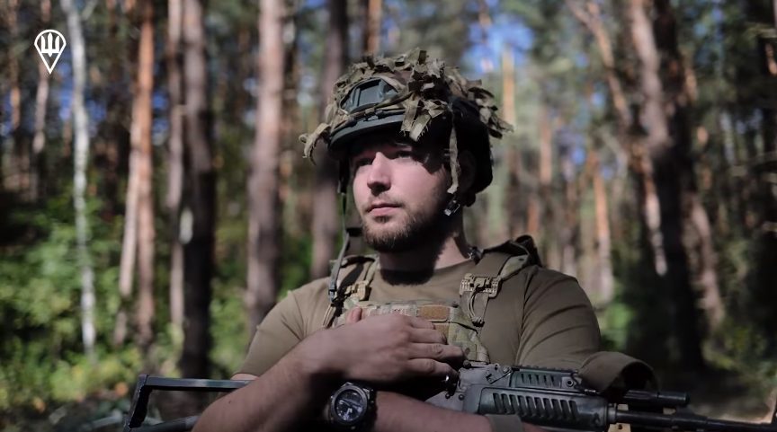 Знищили 4 танки та декілька БМП: Січеславський десантник розповів про бій на одному з напрямків (Відео) - рис. 1