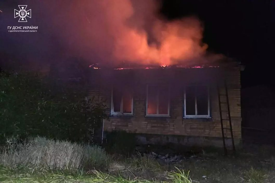 В одном из поселков Днепропетровщины сгорел частный дом - рис. 1