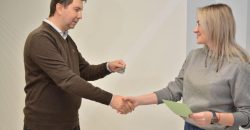 Багатодітна співробітниця поліції з Дніпра отримала ключі від нової квартири - рис. 1