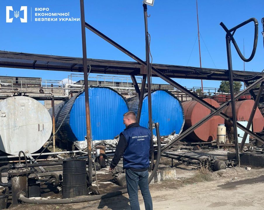 На Дніпропетровщині викрили нелегальний нафтопереробний завод