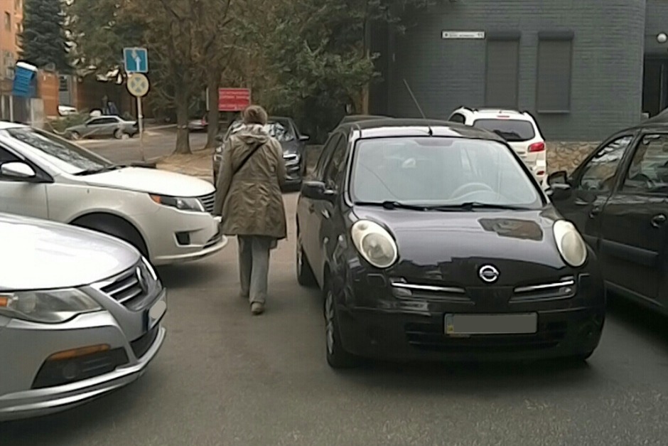 ТОП-5 автохамів тижня: у Дніпрі виписали понад 3600 штрафів за неправильне паркування - рис. 4