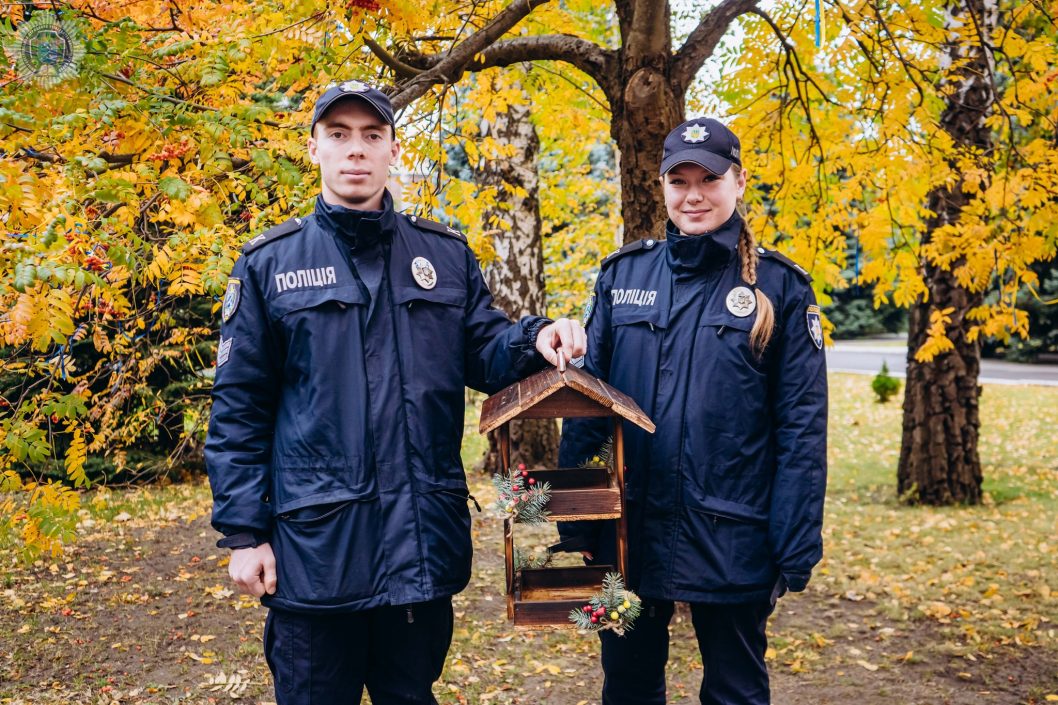 Днепровские курсанты сделали кормушки для птиц - рис. 3