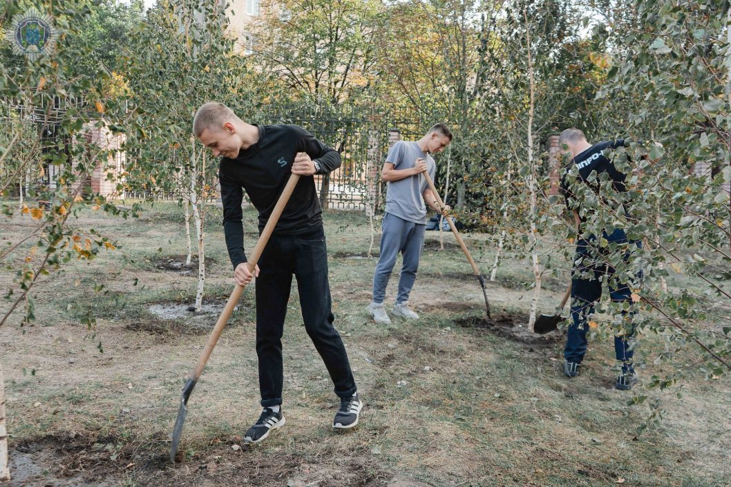 Днепровские курсанты сделали кормушки для птиц - рис. 4