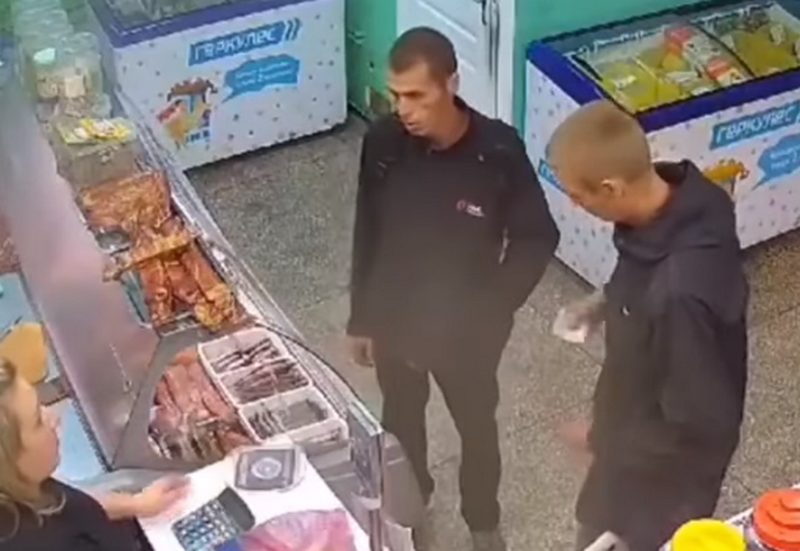 В Днепре мужчина украл из продуктового магазина кусок мяса - рис. 1