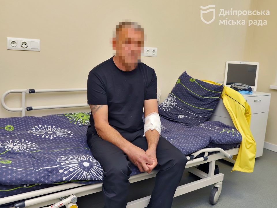 В одній з найбільших лікарень Дніпра оновили відділення, де роблять складні операції на серці та мозку