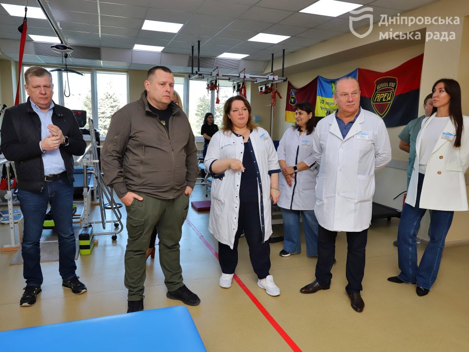 В одній з найбільших лікарень Дніпра оновили відділення, де роблять складні операції на серці та мозку