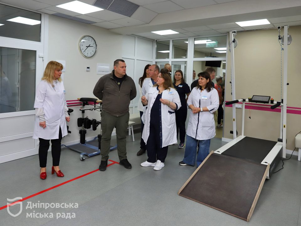 В одній з найбільших лікарень Дніпра оновили відділення, де роблять складні операції на серці та мозку