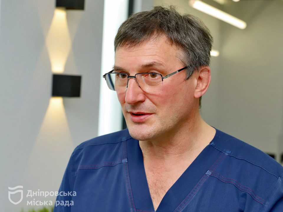 В одній з найбільших лікарень Дніпра оновили відділення, де роблять складні операції на серці та мозку