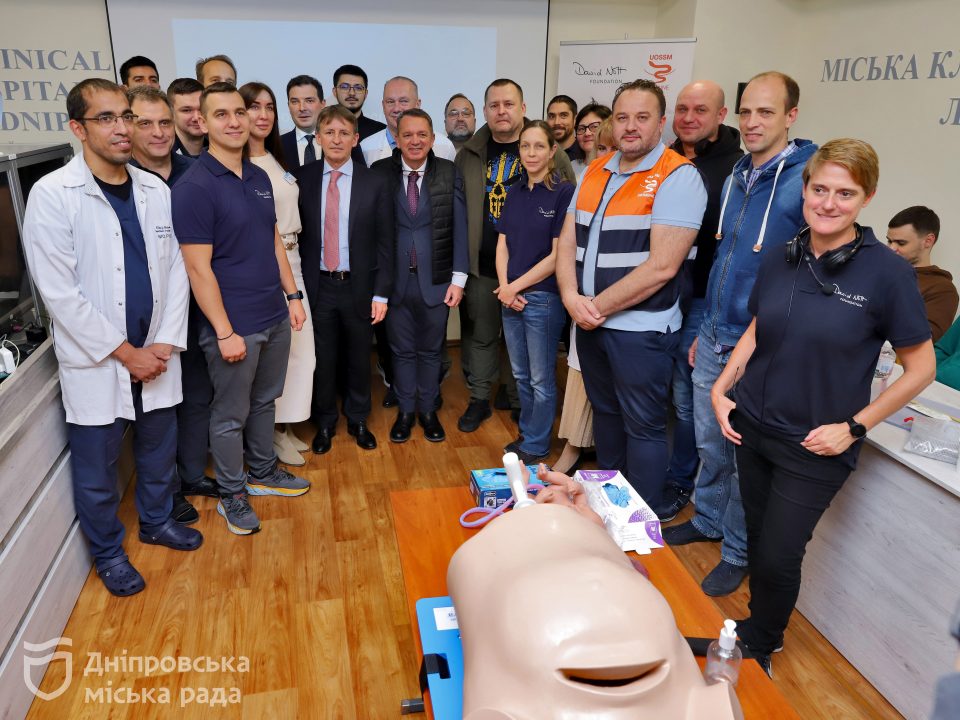 Посол Італії Дзадзо відвідав одну з лікарень Дніпра та анонсував підтримку міста в медичній галузі — реабілітації та протезуванні 