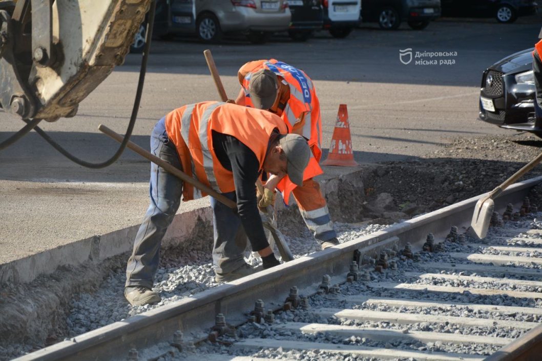У Дніпрі завершили ремонт аварійного трамвайного переїзду на три дні раніше - рис. 2
