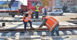 У Дніпрі завершили ремонт аварійного трамвайного переїзду на три дні раніше