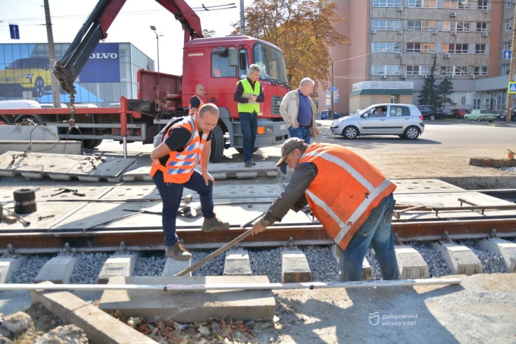У Дніпрі завершили ремонт аварійного трамвайного переїзду на три дні раніше - рис. 5