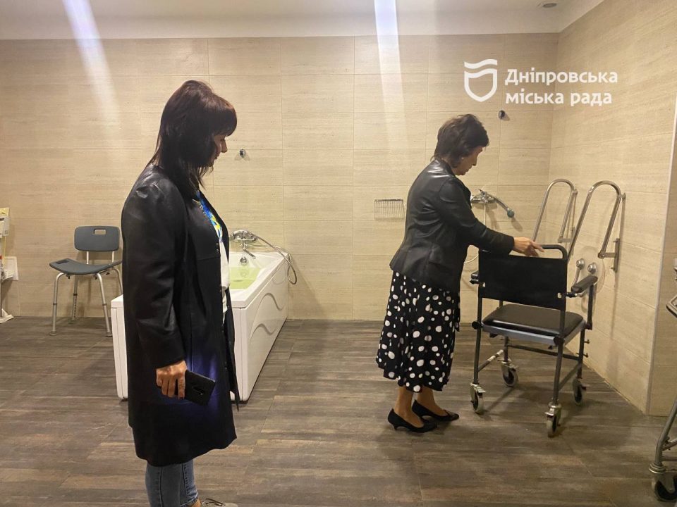 У Дніпрі чергова по місту перевірила пункт незламності та центр підтримки - рис. 11