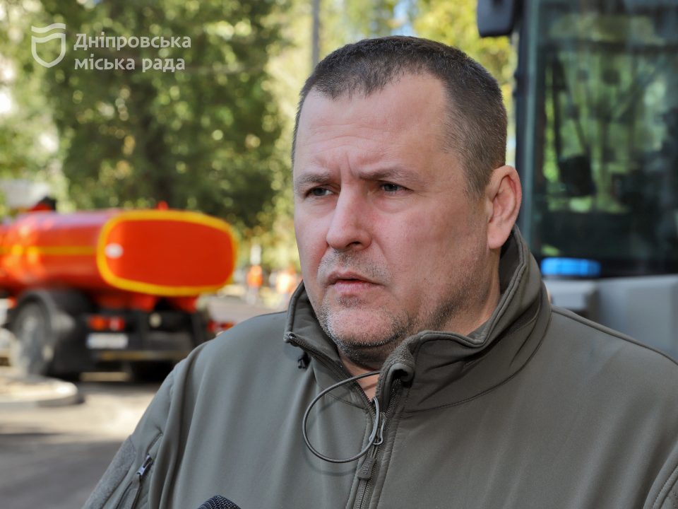 «Все приведуть до ладу»: мешканці найдовшого у Дніпрі будинку розповіли про ремонт у своїх дворах