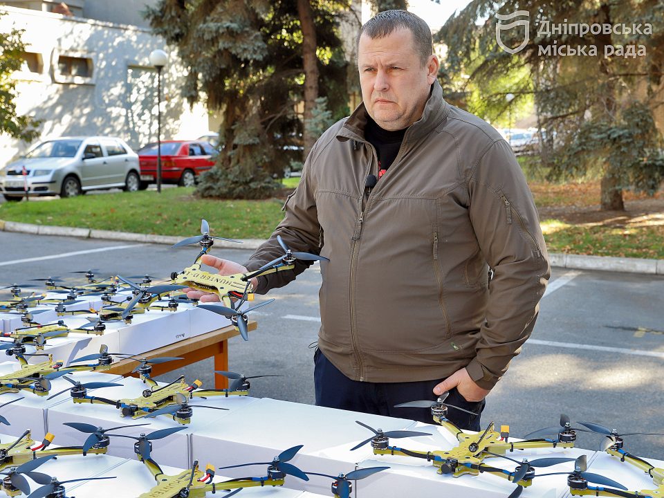 Дніпро доправив на фронт першу партію FPV-дронів вітчизняного виробництва