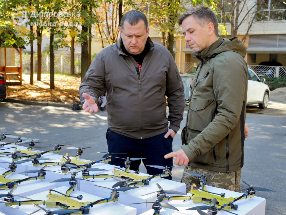 Дніпро доправив на фронт першу партію FPV-дронів вітчизняного виробництва