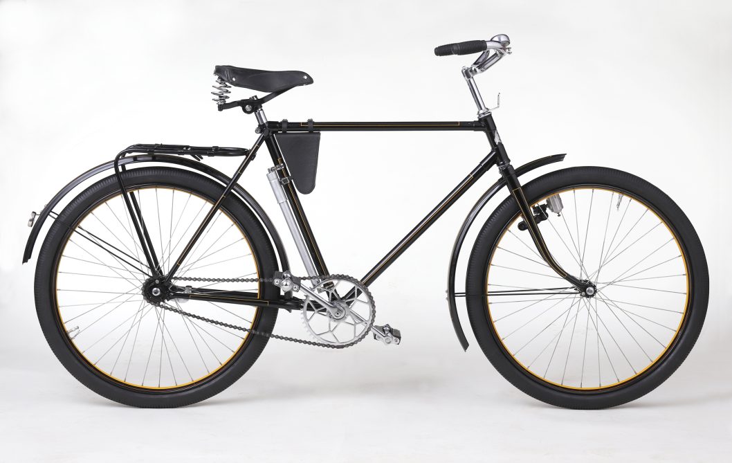 Велосипед 1946 года: в днепровском музее «Машины времени» появился новый экспонат - рис. 2