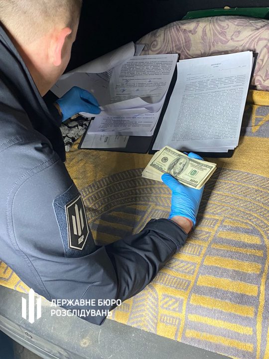У Дніпрі ДБР затримано прокурора на вимаганні хабаря