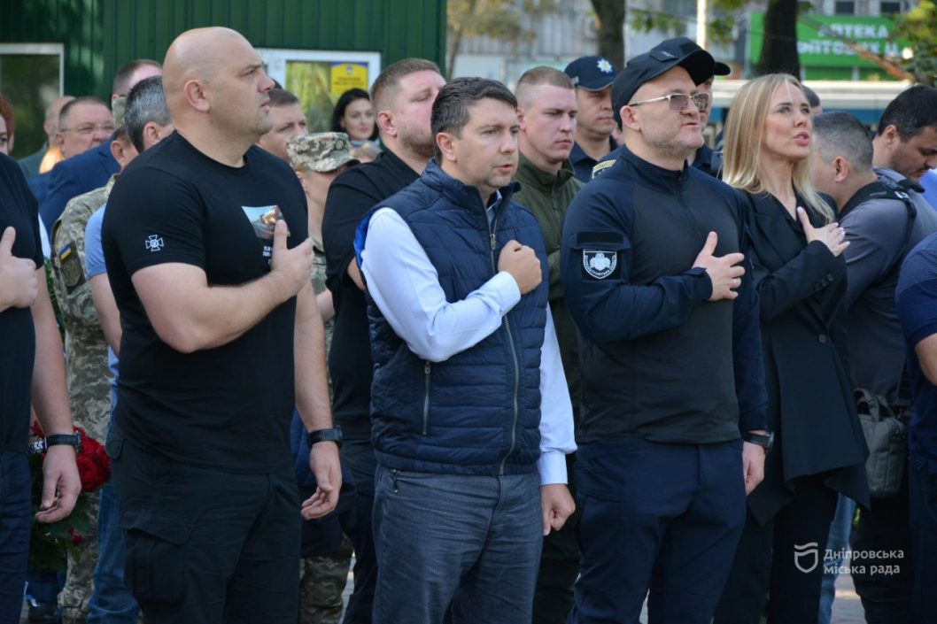 У Дніпрі у День захисників та захисниць України вшанували полеглих героїв - рис. 7