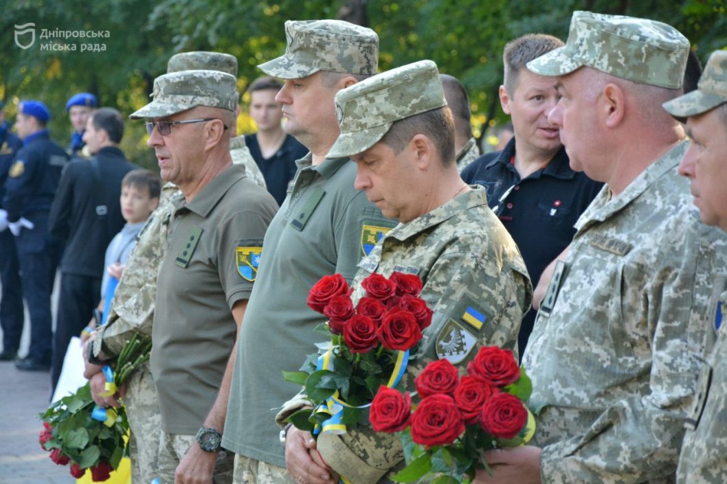У Дніпрі у День захисників та захисниць України вшанували полеглих героїв - рис. 4
