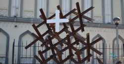 В центре Днепра ко Дню защитников и защитниц открыли инсталляцию «Крест ВСУ» - рис. 3