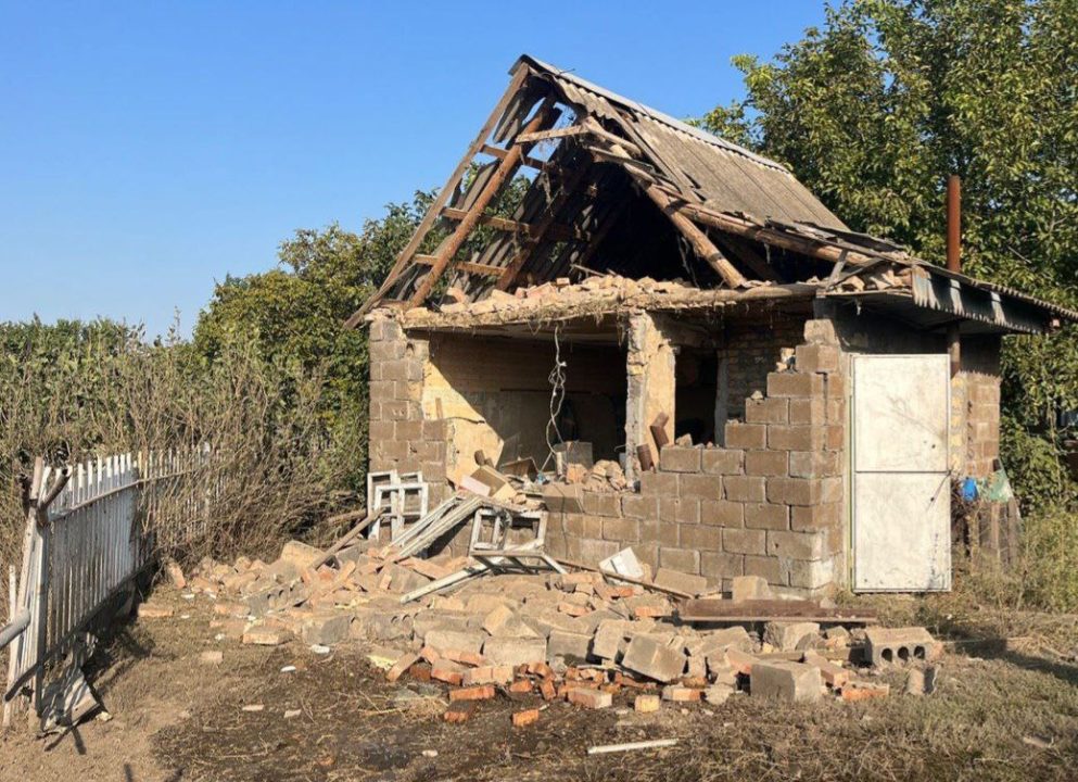 Окупанти атакували дронами та артилерією Нікопольський район: знищено будинки та ЛЕП - рис. 2