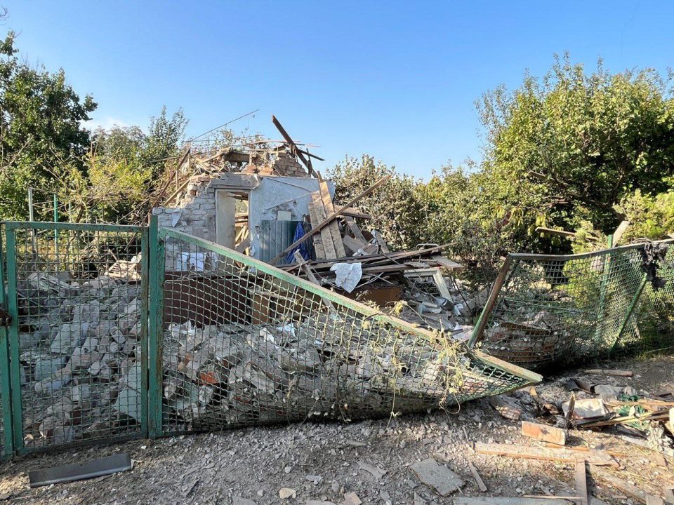 Окупанти атакували дронами та артилерією Нікопольський район: знищено будинки та ЛЕП - рис. 3