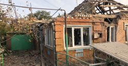 Пошкоджені будинки, гімназія і господарські споруди: окупанти обстріляли три райони Дніпропетровщини