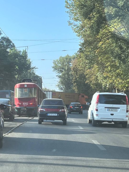 У Дніпрі фура збила скутериста (Фото)