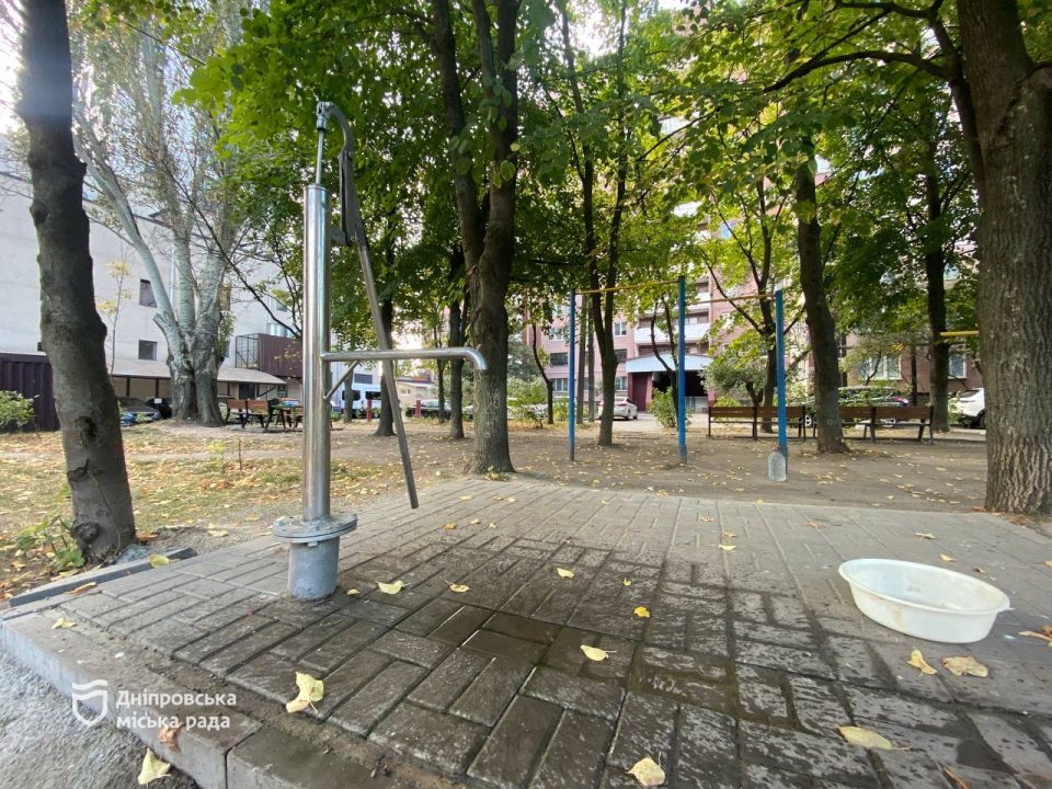 У Дніпрі на правому березі облаштовують колонки та бочки з технічною водою - рис. 4