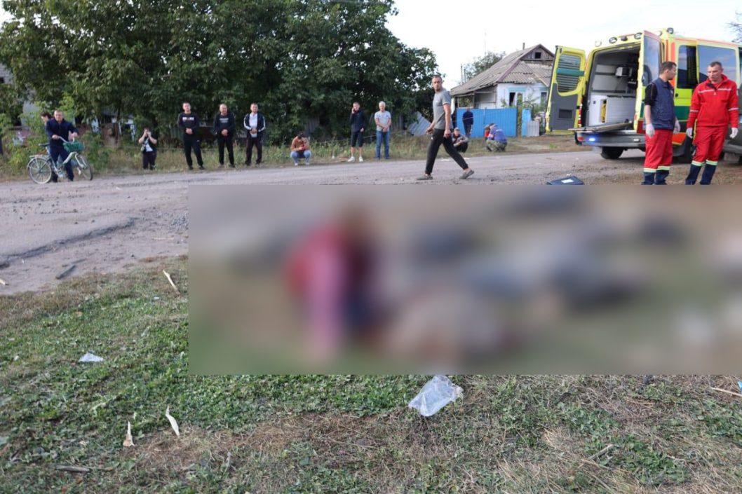 Оккупанты нанесли ракетный удар по продуктовому магазину в Харьковской области: 49 погибших, среди них - 6-летний мальчик - рис. 6
