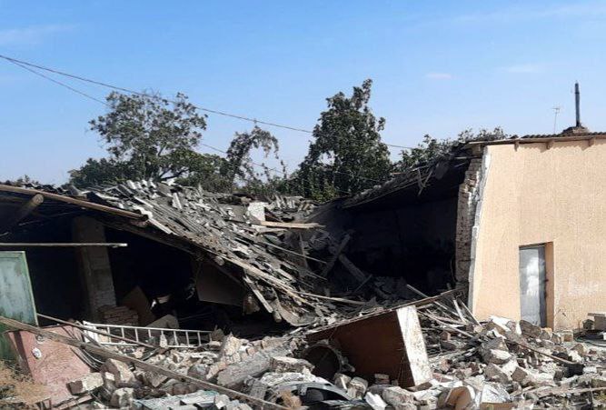 Оккупанты обстреляли Никополь: повреждена гимназия, предприятие и дома - рис. 3