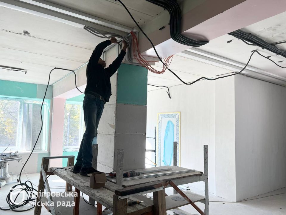 Нові комунікації, кабінети, лабораторія: у Дніпрі для комфорту містян оновлюють медичні заклади - рис. 2