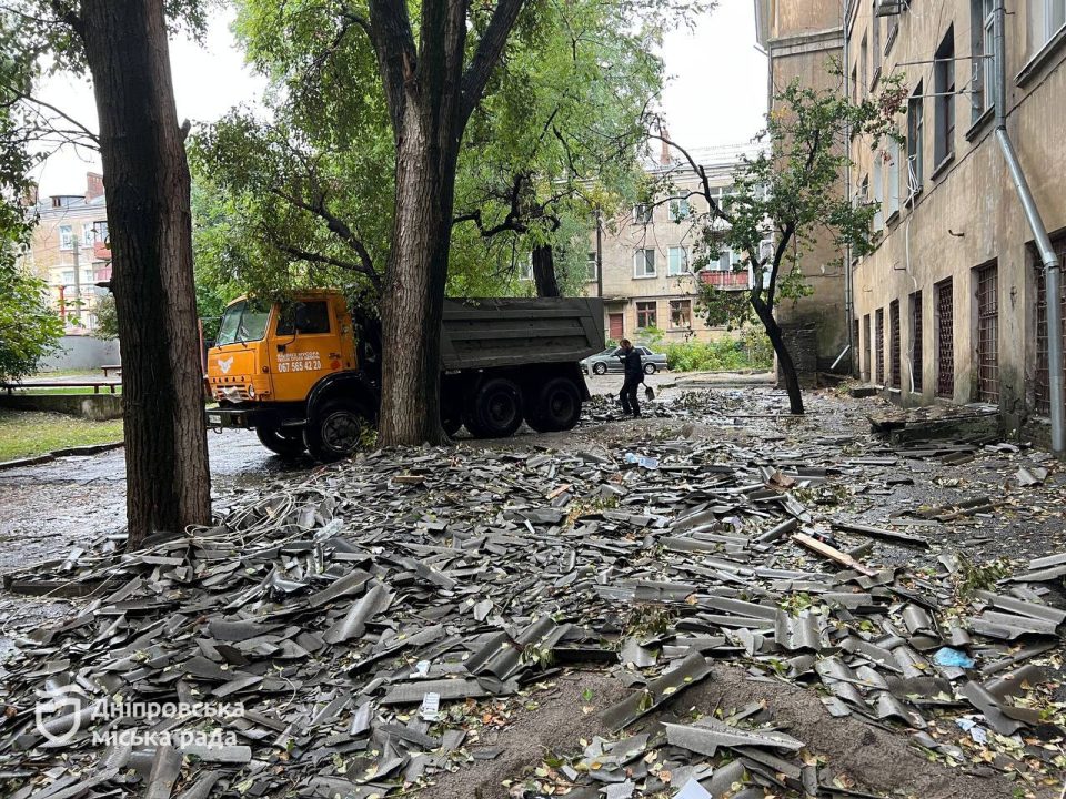 Ремонт покрівель та пунктів незламності у Дніпрі: 80% вже готово - рис. 7