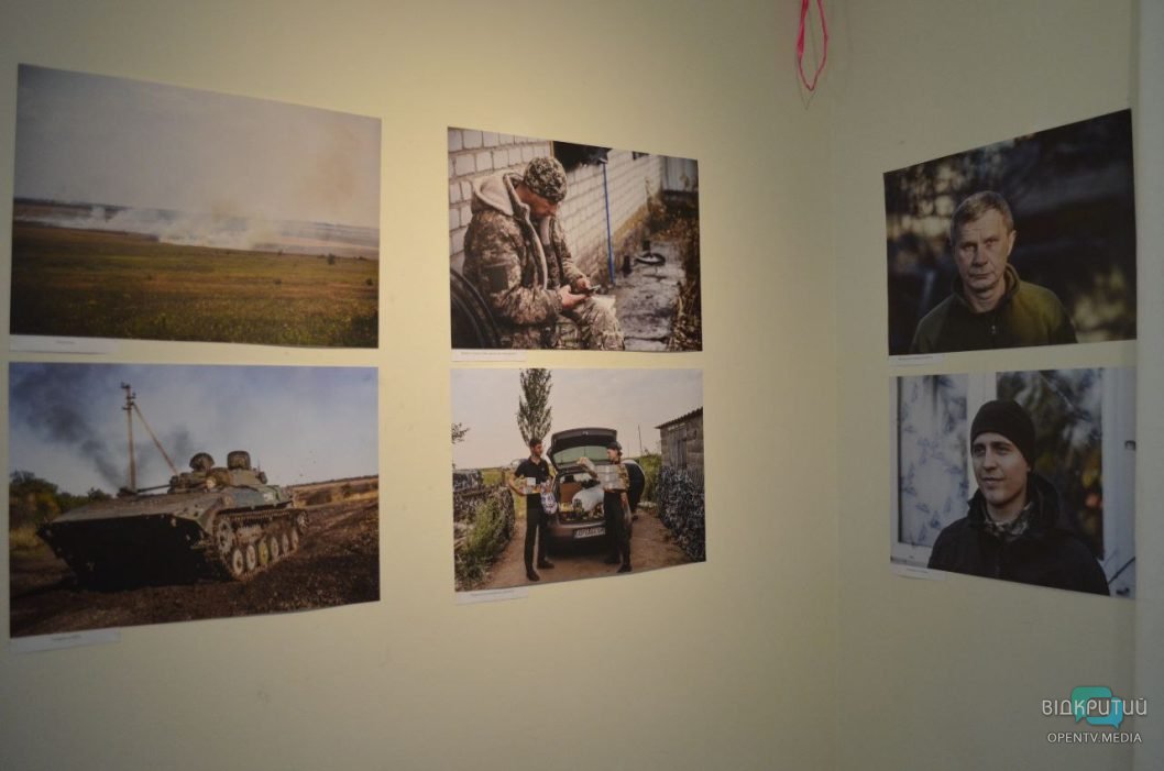 В Днепре открыли выставку: 128-я отдельная бригада Сил терробороны глазами фотокора - рис. 20