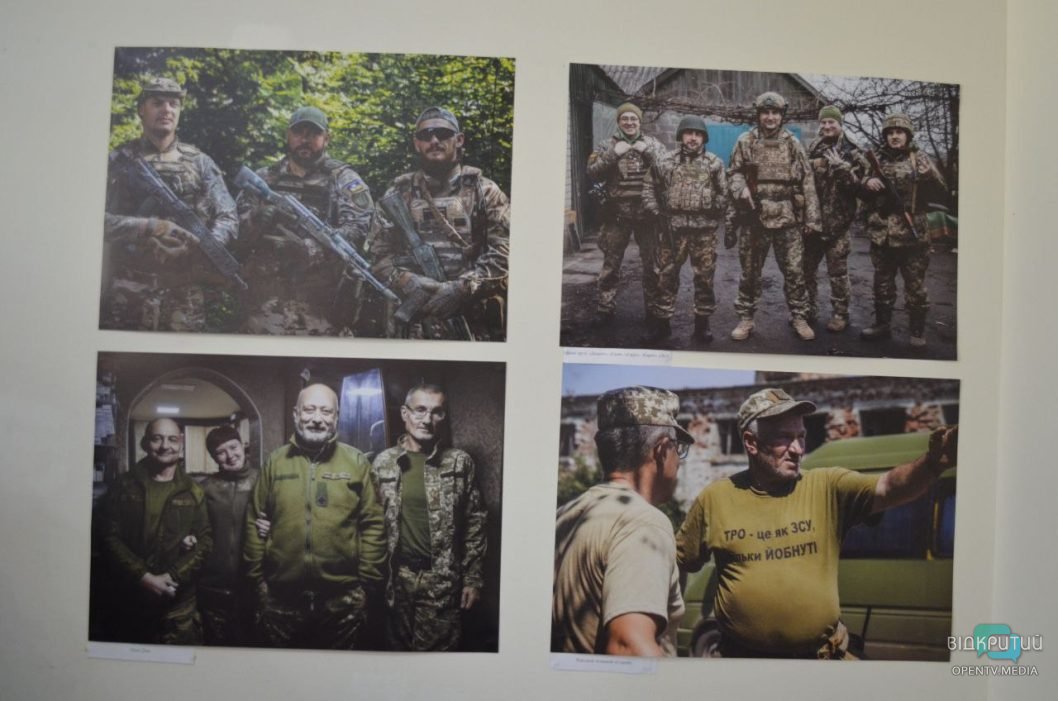 В Днепре открыли выставку: 128-я отдельная бригада Сил терробороны глазами фотокора - рис. 11