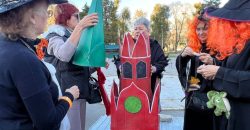 У середмісті Дніпра люди поважного віку провели акцію зі спалення кремля