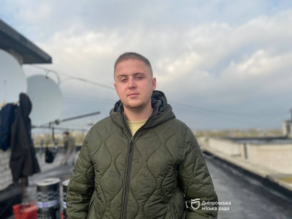 У Дніпрі продовжують ремонтувати аварійні підʼїзди у будинках комунальної власності