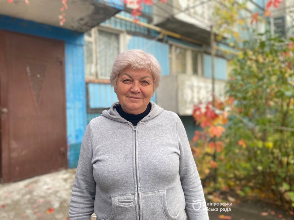 У Дніпрі продовжують ремонтувати аварійні підʼїзди у будинках комунальної власності