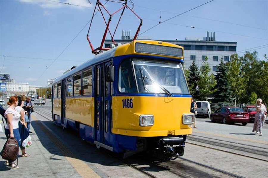 У Дніпрі в трамваї №11 помер чоловік - рис. 1