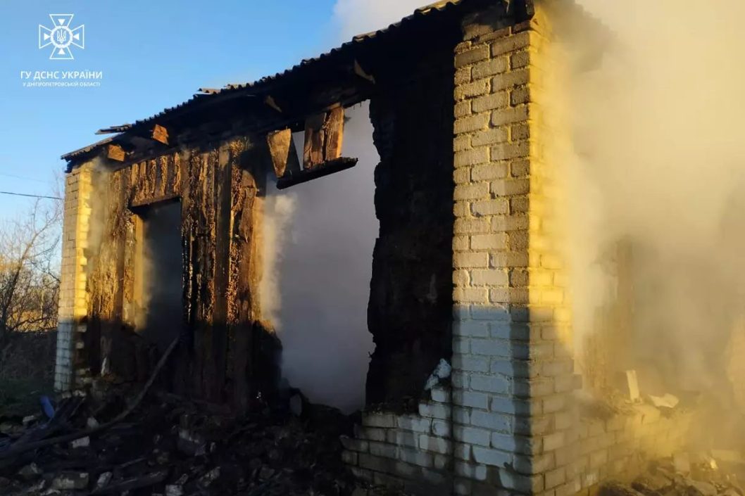 На Дніпропетровщині вщент згорів будинок: загинула людина - рис. 1
