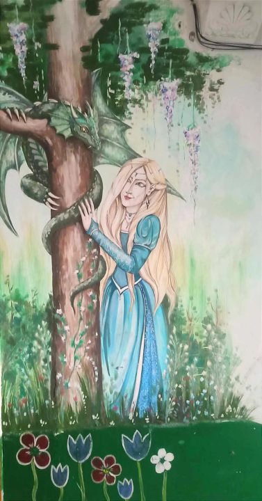 В Днепре украсили подъезд рисунками с персонажами "Алисы в стране Чудес" - рис. 1