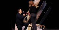 Днепрянин сделал предложение любимой на сцене театра Тараса Шевченко - рис. 11