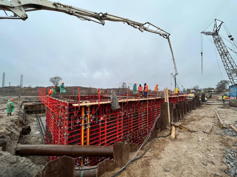 На Днепропетровщине строят самую большую насосную станцию нового магистрального водопровода - рис. 2